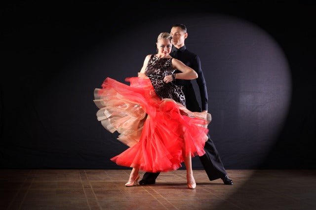 社交ダンスとは？ダンスの種類や始め方を解説 – 社交ダンス衣装専門店